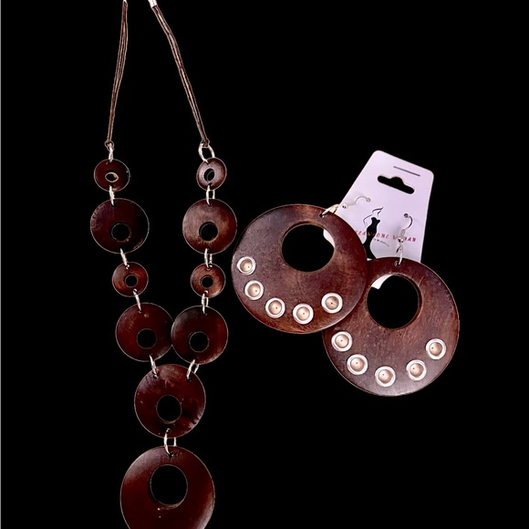 WOODEN STYLE NECKLACE AND EARRING SET- NWT - Picture 6 of 6